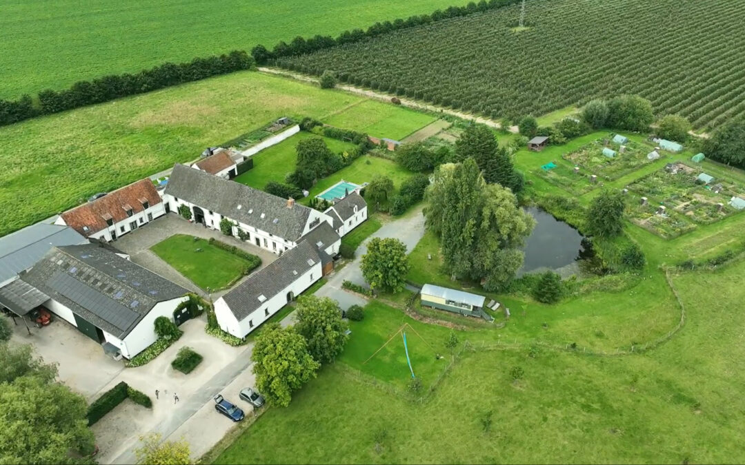 Vidéo promotionnelle par drone FPV de la Ferme du Grand-Spinois